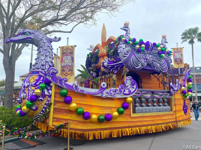 Alright, young artist! Let's dive into the colorful world of Mardi Gras parade float design! 🎨🎉