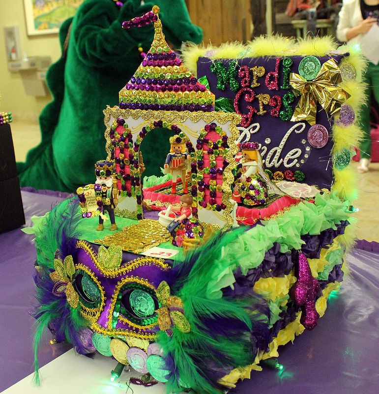 Alright, young artist! Let's dive into the colorful world of Mardi Gras parade float design! 🎨🎉