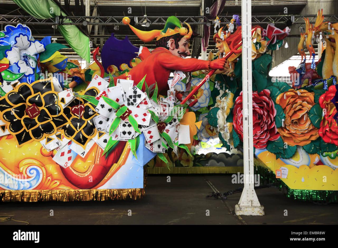 Alright, young artist! Let's dive into the colorful world of Mardi Gras parade float design! 🎨🎉